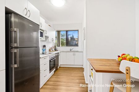 Spacious 2 bed, Private Retreat in a Desirable Locale - Photo 4