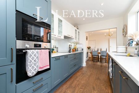3 bedroom semi-detached to rent Salfords, Redhill - Photo 5