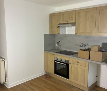 Location Appartement 3 pièces 37m² CHARLIEU 42190 - Photo 1