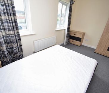 4 bedroom townhouse to rent - Photo 3