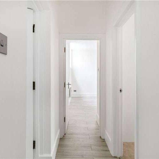 Spencer Mews, London, SW8 - Photo 1