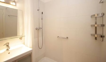 Carrer de Caballero, Barcelona, Catalonia 08014 - Photo 3