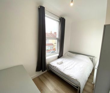 6 bedroom property to rent - Photo 1