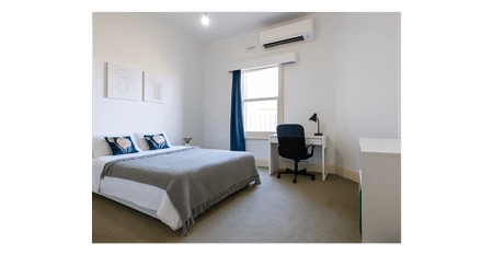 4 BEDROOM - 2 x AIR-CONS FULLY FURNISHED HOUSE IN THE HEART OF ELSTERNWICK, RIGHT OPPOSITE THE TRAIN STATION WITH SHOPS AND TRAM AT DOORSTEP - Photo 2
