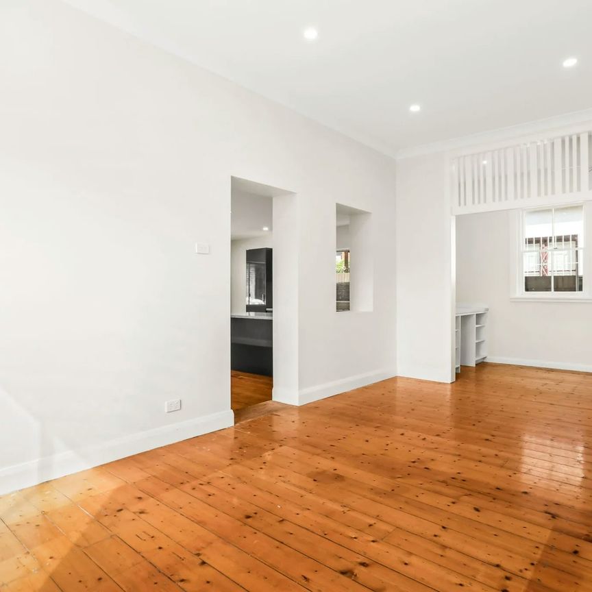 Spacious 3-Bedroom Home in Heart of Maroubra - Photo 1