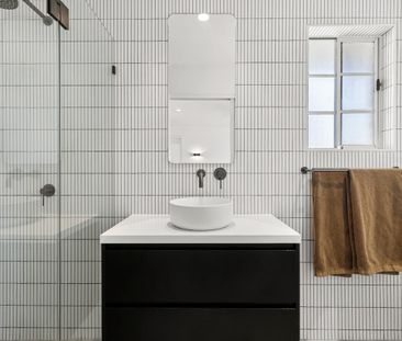 Single Level Living - Photo 4