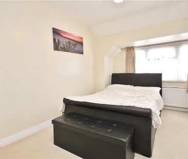 Ashridge Way, Sunbury-on-Thames, Surrey, TW16 7SG - Photo 5