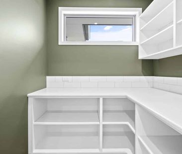 Spacious home in a quiet cul-de-sac! - Photo 2