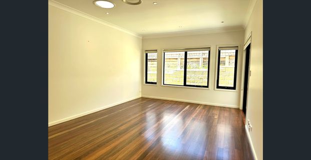 Situated on a tree-lined picturesque Northbridge Street - Photo 1