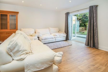 Alton Road, Bournemouth - Photo 2