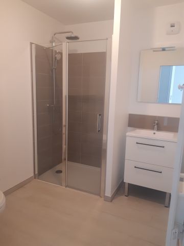 Location Appartement 2 pièces 40m² COUTANCES 50200 - Photo 4