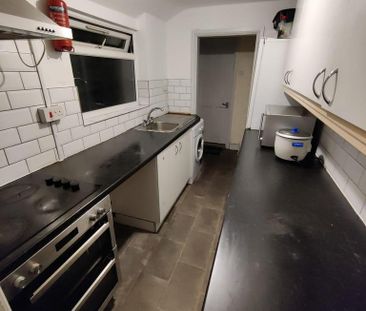 1 bedroom in a house share to rent - Photo 5