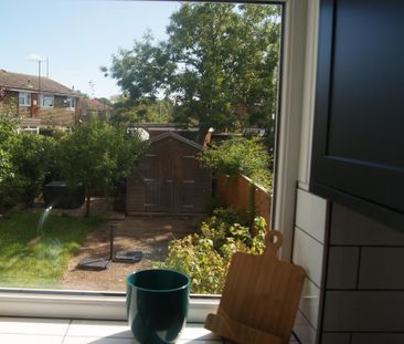 3 bedroom semi-detached house to rent - Photo 5
