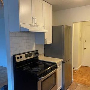 / 1br - 613 sf KITSILANO - 1 BR + 1 BATH pet friendly - Photo 2