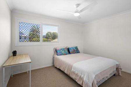 Spacious Double-Storey Family Home in a Quiet Crescent – Room for the Boat, Caravan & More CONTACT JULIE SYKES 0438 050 110 - Photo 5