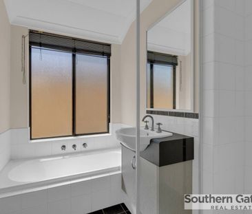 Spacious 3 bedroom 2 bathroom home - Photo 5