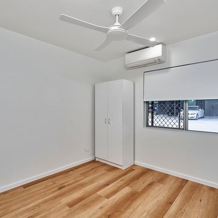 FURNISHED GROUND FLOOR APARTMENT IN A GREAT LOCATION! - Photo 4