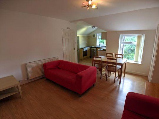 3 bedroom flat to rent - Photo 1