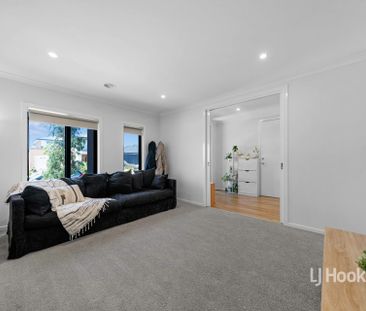 8 Gosfield Drive, Werribee VIC, Belconnen - Photo 3