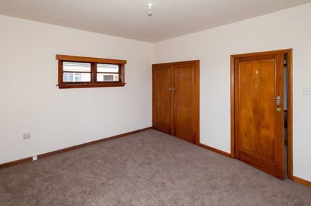 Sunny Three Bedroom Home in Burwood! - Photo 5