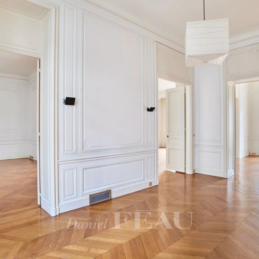 Tout savoir sur cet appartement dans le quartier Triangle d'Or, à Paris 8ème - Photo 1
