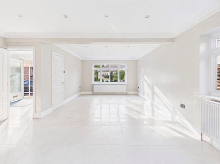 Cheyne Close, Gerrards Cross, Buckinghamshire,SL9 - Photo 3