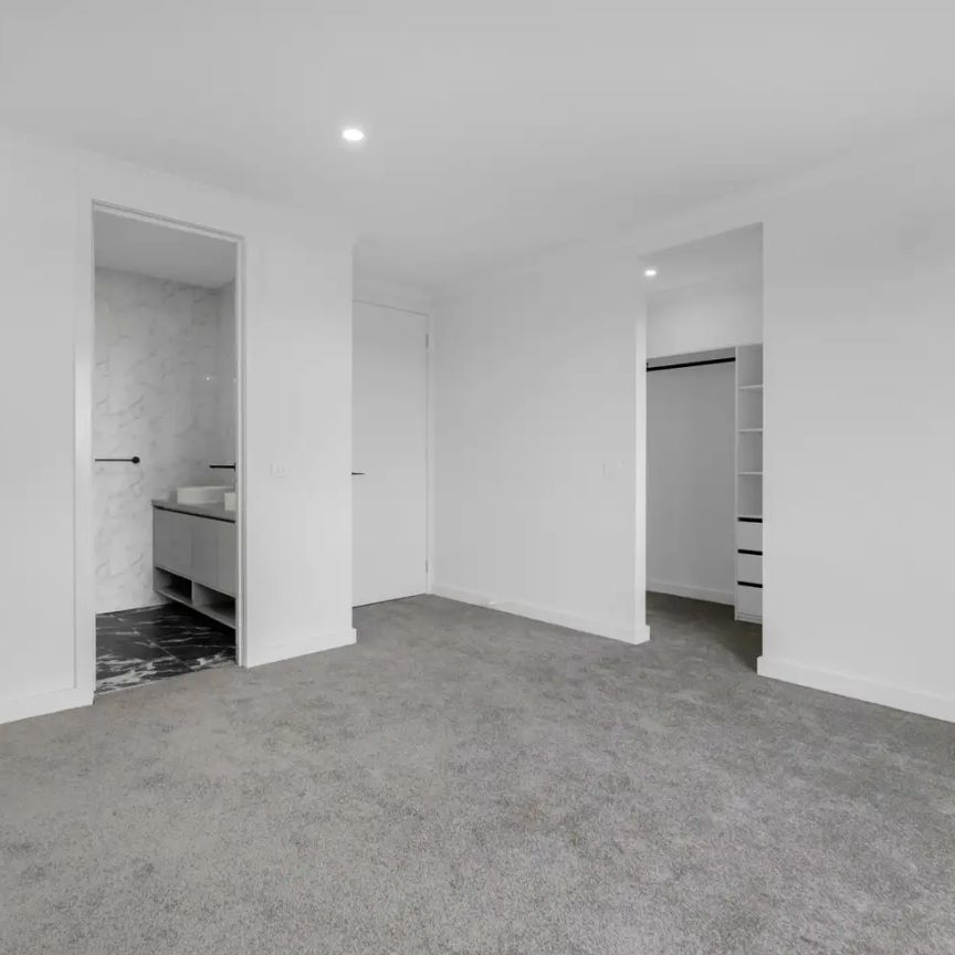 “BRAND NEW HOUSE | Close to Tarneit Station, Shopping Centre & School” - Photo 1
