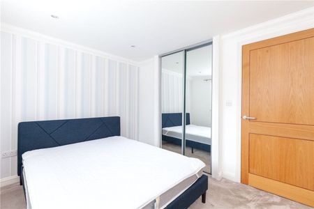 Two bedroom ground floor apartment with private rear garden and parking. - Photo 2