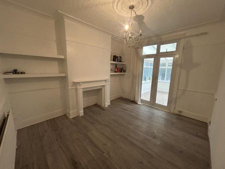 4 bedroom apartment to rent - Photo 3