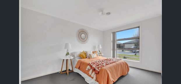 Modern Family Home for Comfortable Living - Photo 1