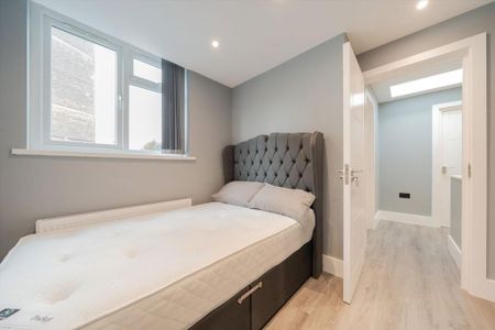 3 bedroom flat to rent - Photo 4