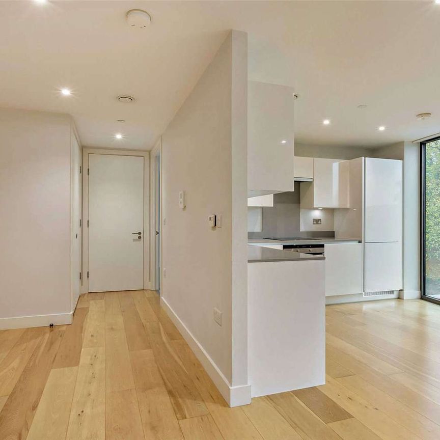 One bedroom apartment in the popular Parkside Place development - Photo 1