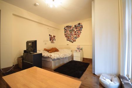 3 bedroom flat to rent - Photo 4