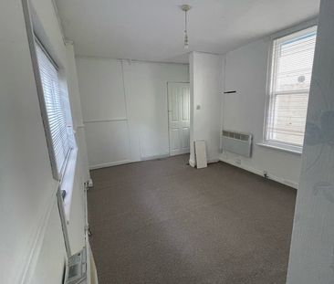 Studio Flat, Carlisle Road, BN3 - Photo 2