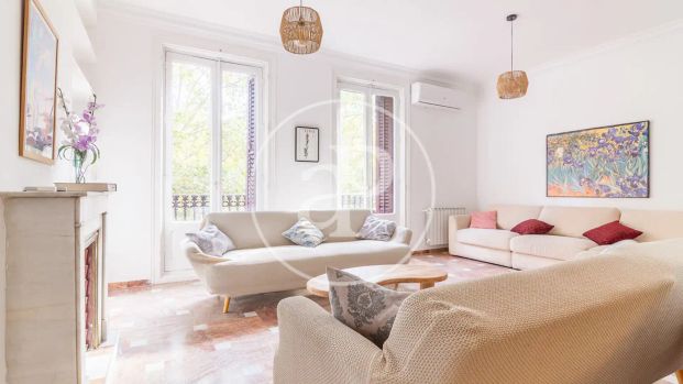 Piso de alquiler en P.º del Prado, Cortes - Huertas - Photo 1