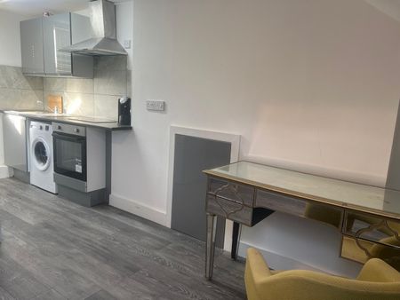 1 Bed Flat, Clarendon Road, CR0 - Photo 4