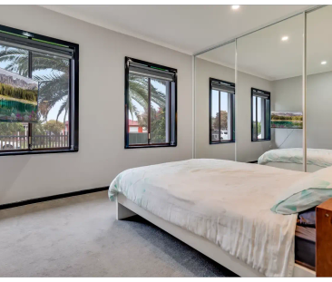 3 BEDROOM BEAUTY! - Photo 5