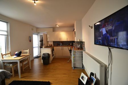 Llanbleddian Gardens, Cathays - Photo 2