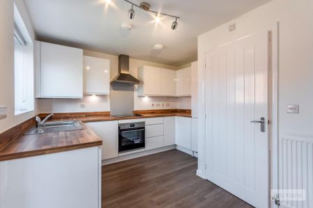 3 bedroom semi-detached house to rent - Photo 3