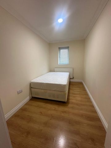 4 bedroom terraced house to rent - Photo 5