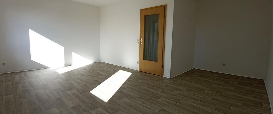 Großzügige 1-Raum-Wohnung im Dachgeschoss mieten - Photo 1