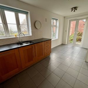 5 bedroom detached house to rent - Photo 2