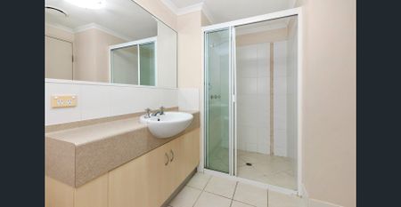 Contemporary living in Trinity Beach - Photo 5