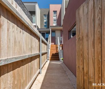 32 Chanter Terrace, Coombs ACT 2611 - Townhouse For Rent | Domain - Photo 4