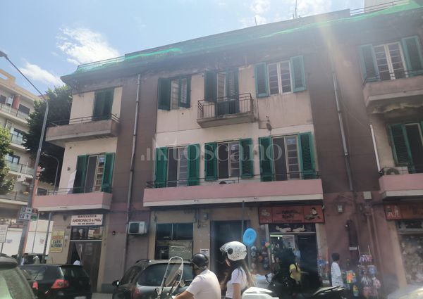 Casa a Messina in Via Cesare Battisti Messina, Battisti - Avignone