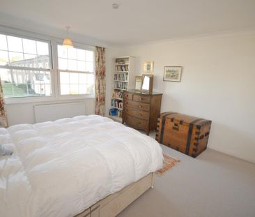 4 bedroom end of terrace house to rent - Photo 5