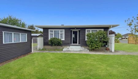 ISLINGTON - 2 BEDROOMS + STUDIO, 1.5 BATHROOMS, HEATPUMP, SINGLE GARAGE - Photo 3