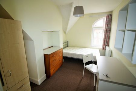 Queens Crescent, Exeter - Photo 2