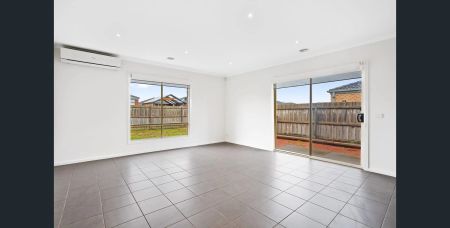Modern 3-Bedroom Family Home in Kurunjang - Photo 3