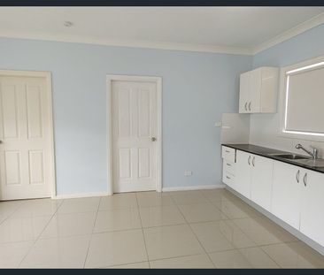 Three bedroom granny flat - Photo 3